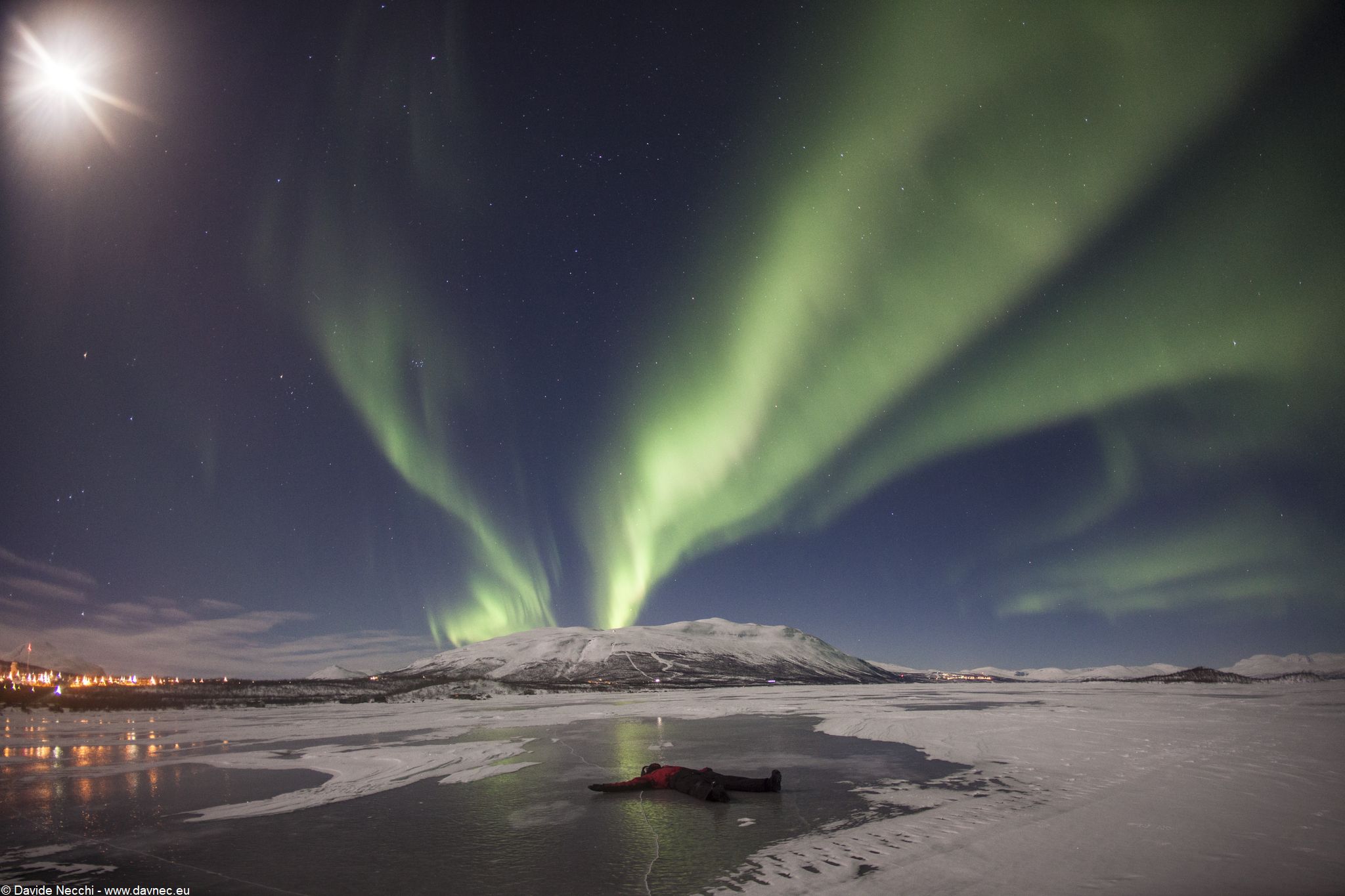 In presenza della Luna l'aurora avrà colori un po' più attenuati, ma il paesaggio risulterà ben illuminato.