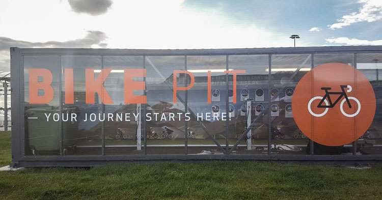 Il Bike Pit posto appena fuori dall'aeroporto internazionale di Keflavik