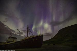 Westfjords islandesi, aurora sopra il relitto Garðar BA 64- Oldest Steel Ship in Iceland – Meandering WildGarðar BA 64