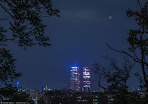 Eclissi di Luna a Citylife