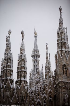 Neve sul Duomo di Milano